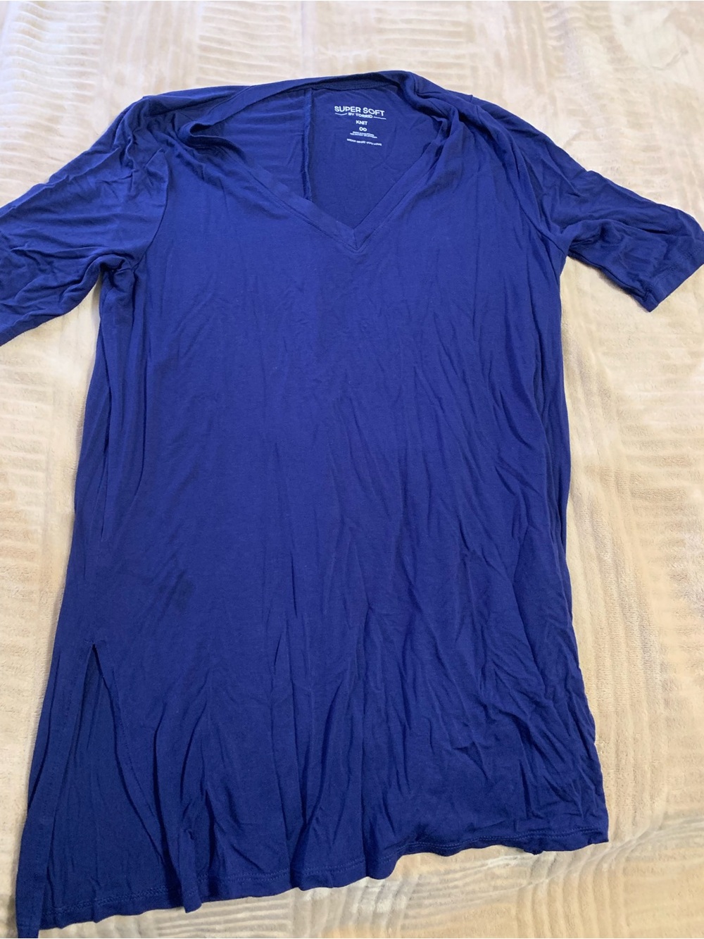 V-Neck Shirt in Deep Blue